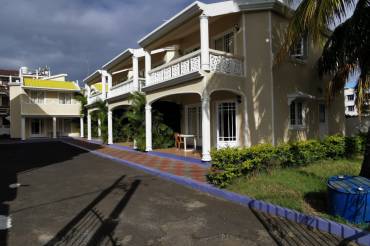 5 Villas Duplex situé à 80 mètres de la Plage de Flic-en-Flac.